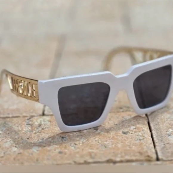 Versace Sunglasses, New 240 - Picture 4 of 7